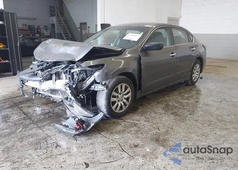 2015 Nissan Altima 2.5 S z USA, uszkodzony, nr VIN 1N4AL3AP2FC220374